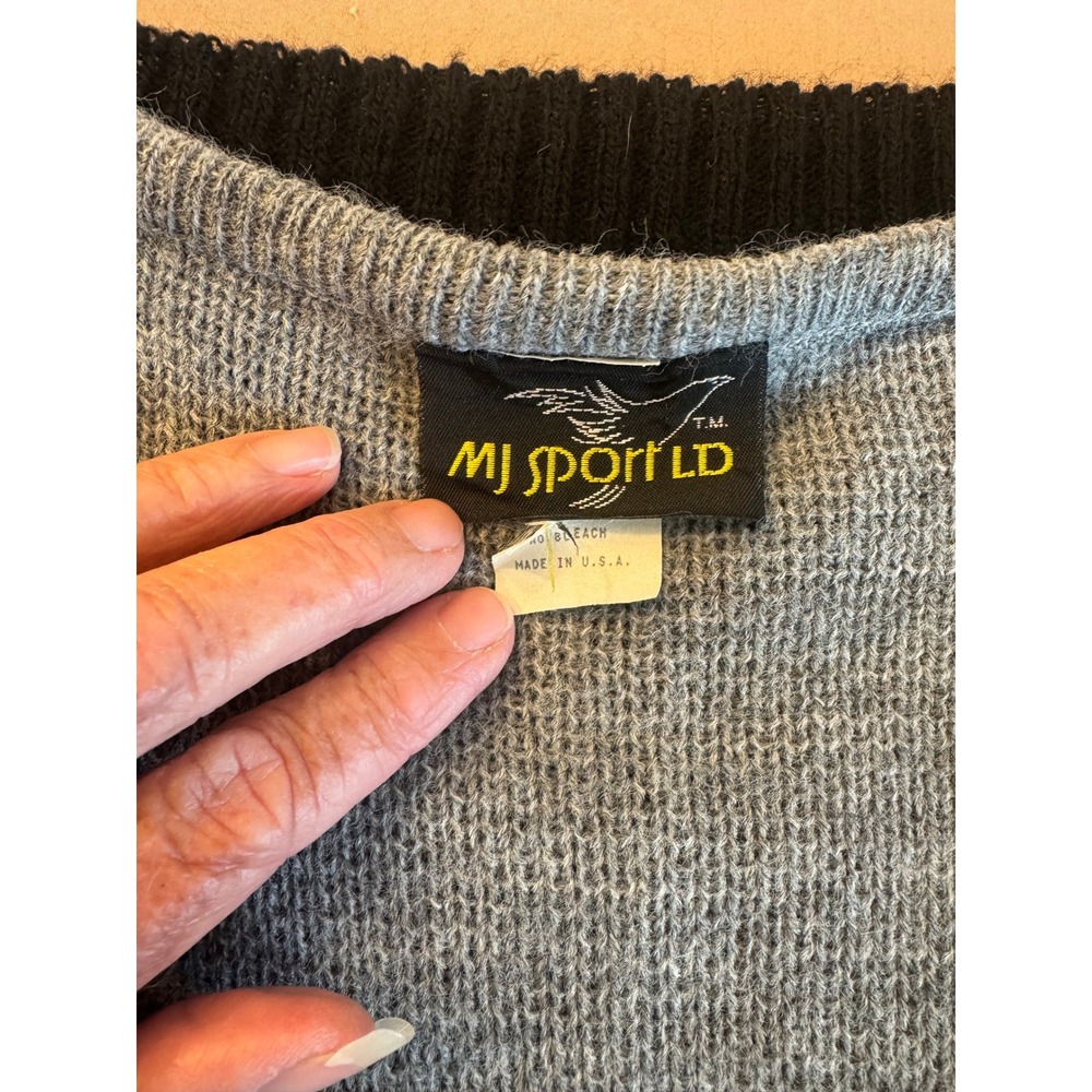 Vintage Mens Fair Isle V Neck Sweater Vest Gray Black Preppy Argyle Holiday Knit - Picture 3 of 7
